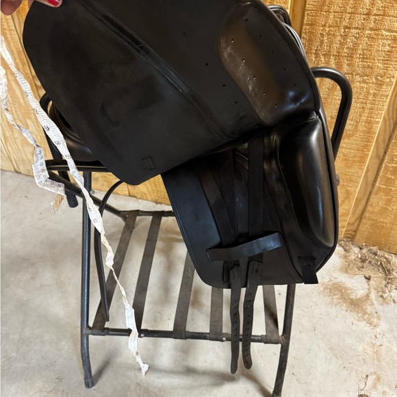 Albion Dressage Saddle - Picture 6 of 15